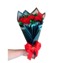 Buquê de 6 Botões de Rosas Vermelhas