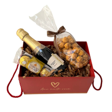 Cesta Amor com Chandon, Pipoca e Ferrero 