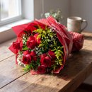 Buquê elegante com 06 Rosas Vermelhas 