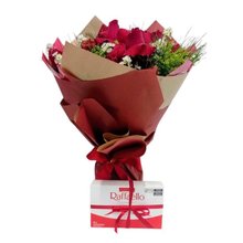Buquê Amor Clássico com Rosas e Raffaello
