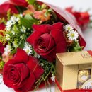Combo Buquê Duas Rosas com Ferrero Rocher 