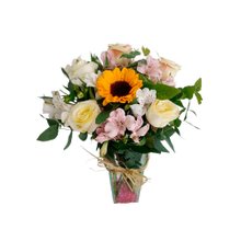 Vaso com flores e girassol