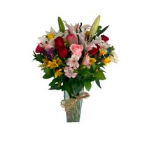 Vaso com flores mistas