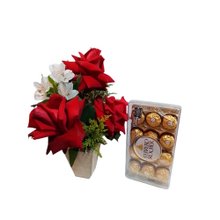 Lindo Arranjo de Rosa com 12 Ferrero Rocher