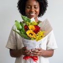 Buquê Romântico com 3 Rosas e 3 Girassóis  