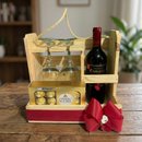 Cesta Romântica com Vinho, Taças e Bombons