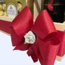 Cesta Romântica com Vinho, Taças e Bombons