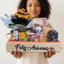 Cesta de Aniversário com Frase de Feliz Aniversário