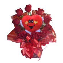Arranjo de Rosas Vermelhas e Coração