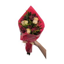 Arranjo de Rosas  e Astromélias