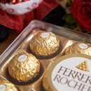 Buquê de Rosas com Pelúcia e Ferrero 