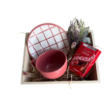 Cesta de presente com Chocolate e Xicara 