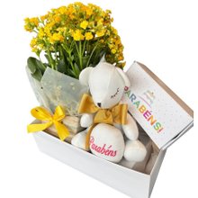 Cesta de Aniversário Doce Alegria: Flor e Brigadeiro