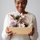 Cesta Box com Flor, Xicara e Geleia Queensberry 