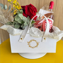 Cesta Romântica com Vinho Rosé, Lindor e Rosa Premium