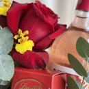 Cesta Romântica com Vinho Rosé, Lindor e Rosa Premium