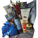 Cesta Presente com Vinho, Aperitivos e Chocolates