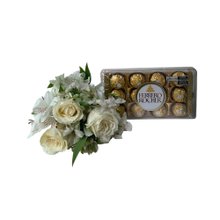 Buquê de Astromélia com  Rosas Brancas e Chocolate
