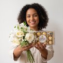 Buquê de Astromélia com  Rosas Brancas e Chocolate