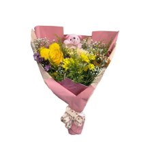 Buquê Fôfo De Flores Mistas Com Chocolate e Pelúcia