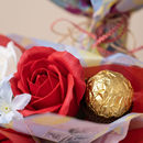 Buquê de Rosas Eternas com Bombons