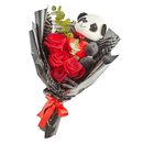 Buquê Entre Rosas e Abraços