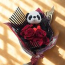 Buquê Entre Rosas e Abraços