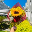 Charmoso Buquê Rosa com Girassol