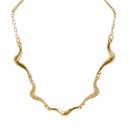 Colar Feminino Ondulado com Detalhes em Brilho
