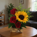 Arranjo Trio de Rosas com Girassól