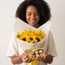 Buquê com 12 Girassóis e Chocolate