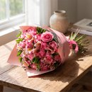 Buquê de 36 Rosas Cor de Rosa com Astromélias