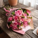 Buquê de 12 Rosas Cor de Rosa com Astromélias 