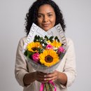 Buquê Baby de Rosas Pink com Girassóis 