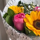 Buquê Baby de Rosas Pink com Girassóis 