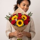 Buquê 10 rosas vermelhas importadas e 3 girassóis