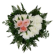 Arranjo de Coração: Crisântemo e Rosas