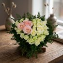Arranjo de Coração: Rosas e Rosas