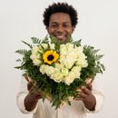 Arranjo de Coração: Rosas e Girassol