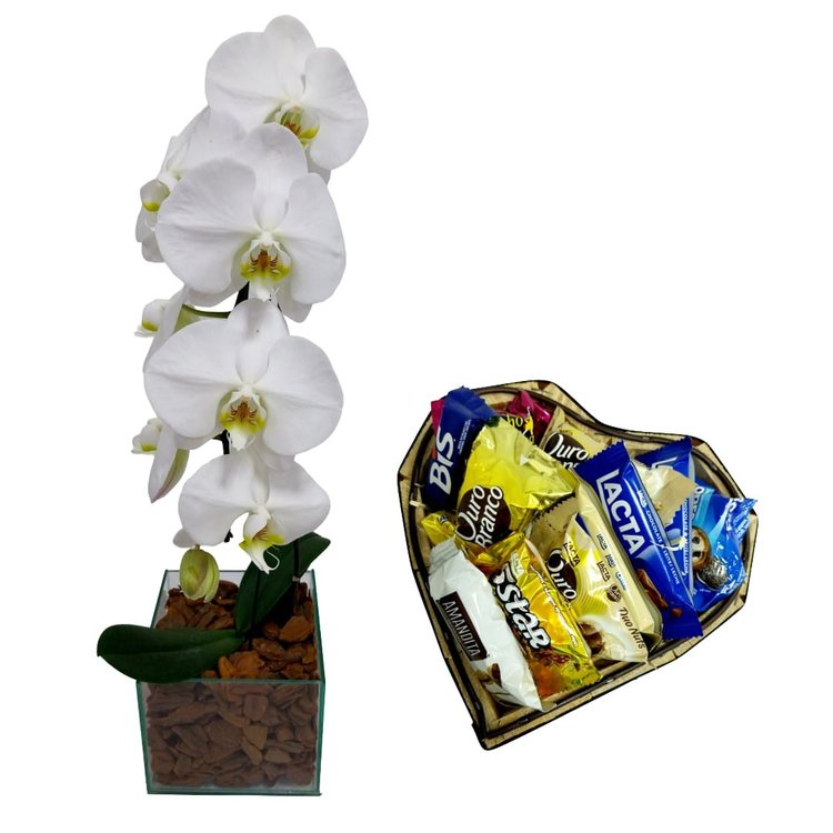 Orquidea na base de Vidro com Coração de Chocolates