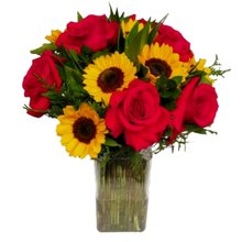 Arranjo de Rosas e Girassol no Vaso 