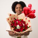 Buquê Encanto de Rosas, Margaridas e Balões