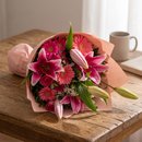 Buquê de Lírios Rosas e Flores Mistas