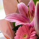 Buquê de Lírios Rosas e Flores Mistas