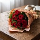 Buquê de Rosas Vermelhas Colmeia Pêssego
