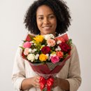 Buquê Alegria em Rosas Coloridas
