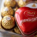 Buquê de Rosas Vermelhas Colombianas e Chocolates