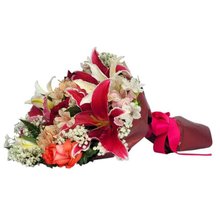 Buquê de Lírios Rosa Pink, Lirios Brancos e Rosas