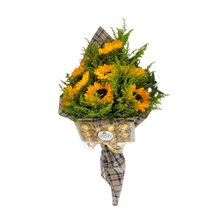 Buquê com 8 Flores de Girassol e Caixa de Ferrero 