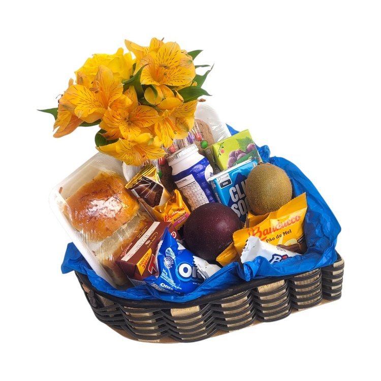 Cesta Romântica Forma de Coração Com Flores e Frutas